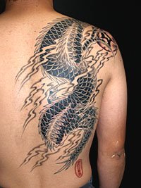背中に龍のトグロを彫った刺青594_2