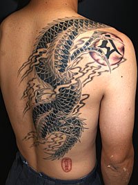 背中に龍のトグロを彫った刺青594_5