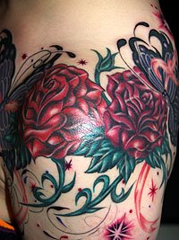 赤い薔薇に２頭の蝶々とピンクのリボンのタトゥー画像765_3