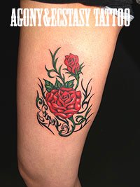 赤色の薔薇に鏡文字のタトゥーデザイン画像858_2