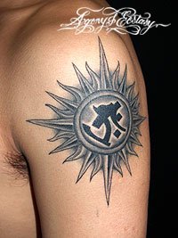 左二の腕にカバーアップで太陽に梵字のタトゥー画像【エゴニー アンド エクスタシー タトゥーデザインスタジオ】彫迫