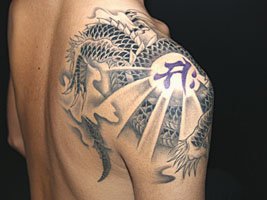 口を閉じた吽型の龍の刺青110_11