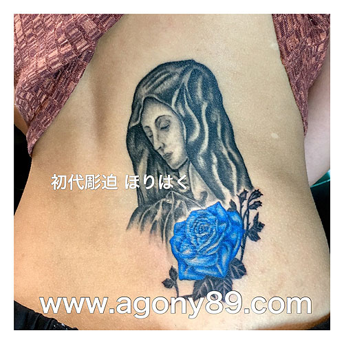 聖母マリア様と青い薔薇の花のタトゥー1127_1
