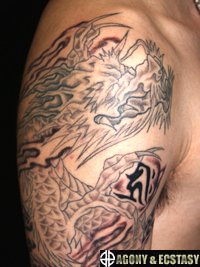 龍 うすボカシのタトゥー