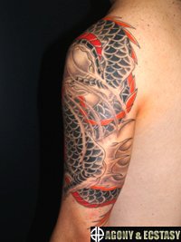 龍の背ビレと腹に色を入れた刺青デザイン117_4