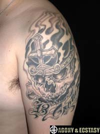 骸骨に英文字のタトゥー138_2