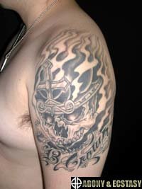 骸骨に英文字のタトゥー138_3