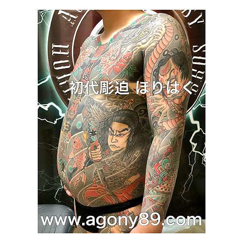 吽形の蛇と牡丹の額彫りの刺青1415_2