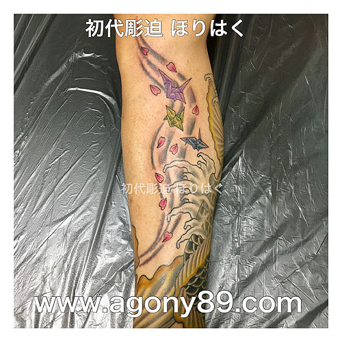 折り鶴と桜の花びらの刺青1459_1