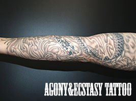 薄ボカシで彫った雲の背景に龍の刺青354_12