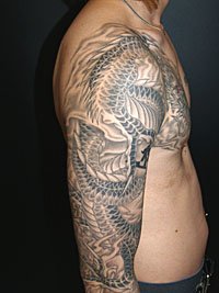 薄ボカシで彫った雲の背景に龍の刺青354_4