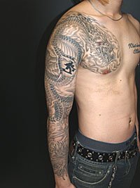 薄ボカシで彫った雲の背景に龍の刺青354_5