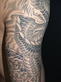 薄ボカシで彫った雲の背景に龍の刺青354_8