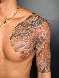 胸から腕の刺青 龍368_2