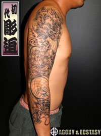 蛇 － 蛇に岩牡丹の刺青51_2