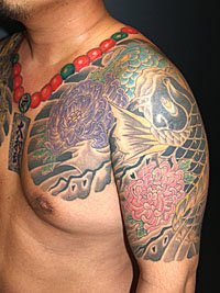 数珠と和彫りのひかえ五分額彫りの鯉と菊の花 刺青621_3
