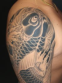 腕に昇り鯉の和彫り686_5