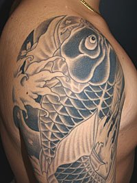 腕に昇り鯉の和彫り686_7