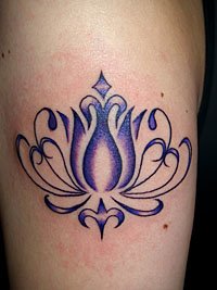 青紫色のチューリップ模様のタトゥー画像725_2
