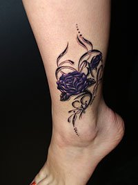 青紫色の薔薇の花とツボミ、ハート型模様のタトゥー画像815_3