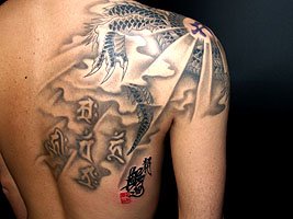 龍の刺青 /  光差雲龍831_11