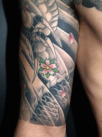 桜散らしと胸に龍の顔の刺青840_8