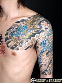 青色の龍と桜の和彫り90_3